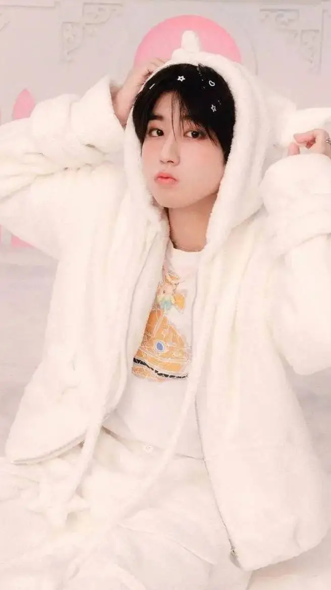 ai character: HAN SKZ !!! background