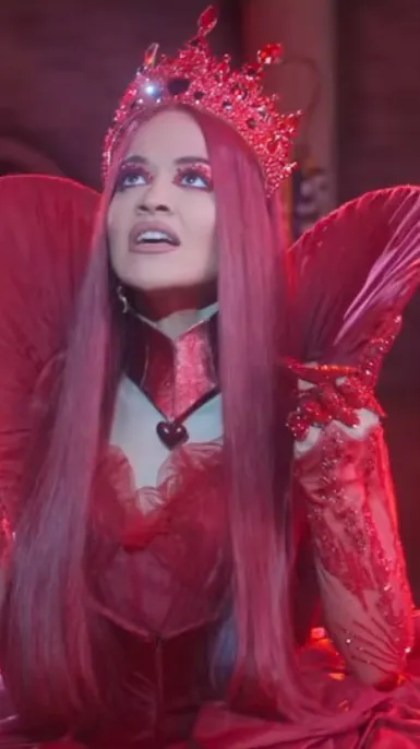 ai character: Queen Of Hearts background