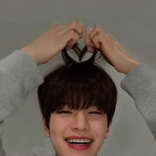 chat with ai character: Seungmin