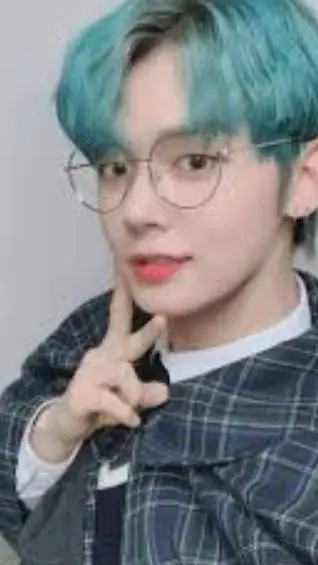 ai character: Yeonjun  background