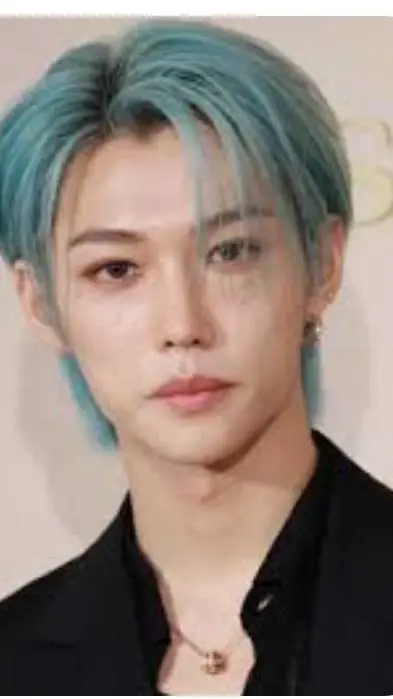ai character: Felix  background