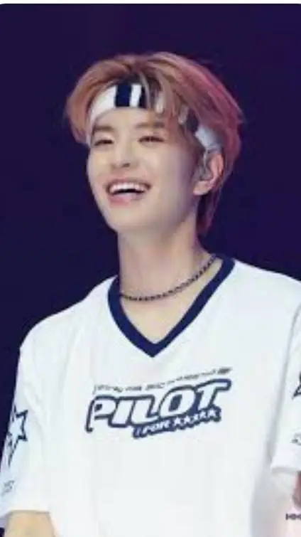 ai character: Seungmin  background