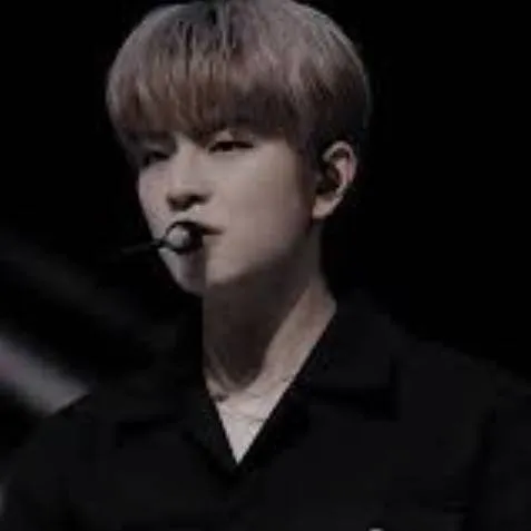 chat with ai character: seungmin 