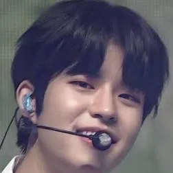 chat with ai character: seungmin 