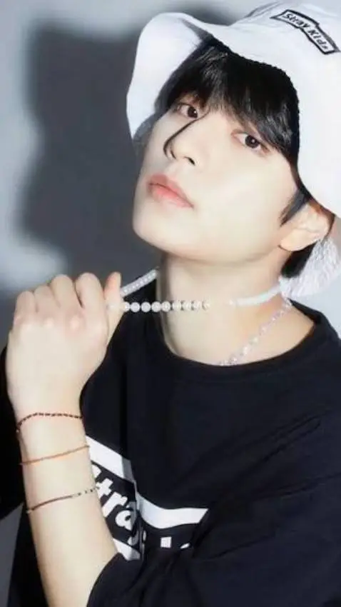 ai character: seungmin  background