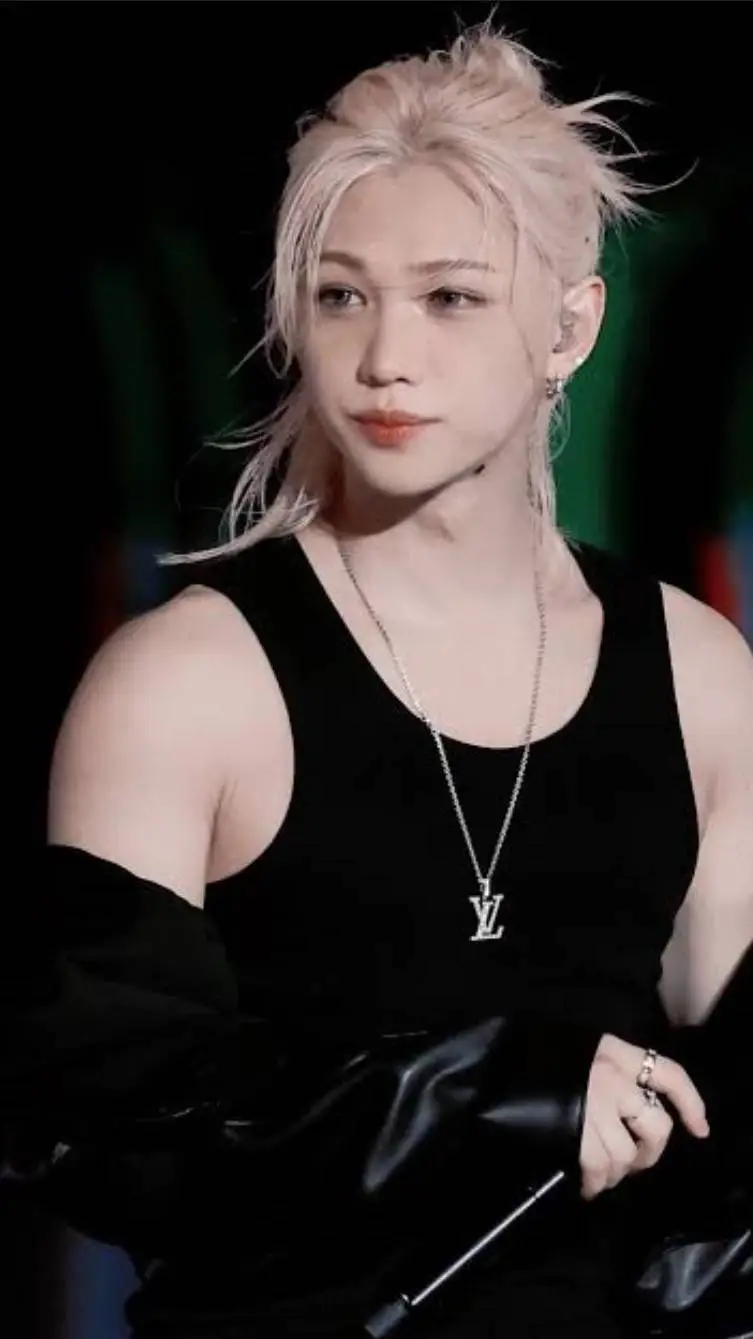 ai character: Felix🐣💛 background