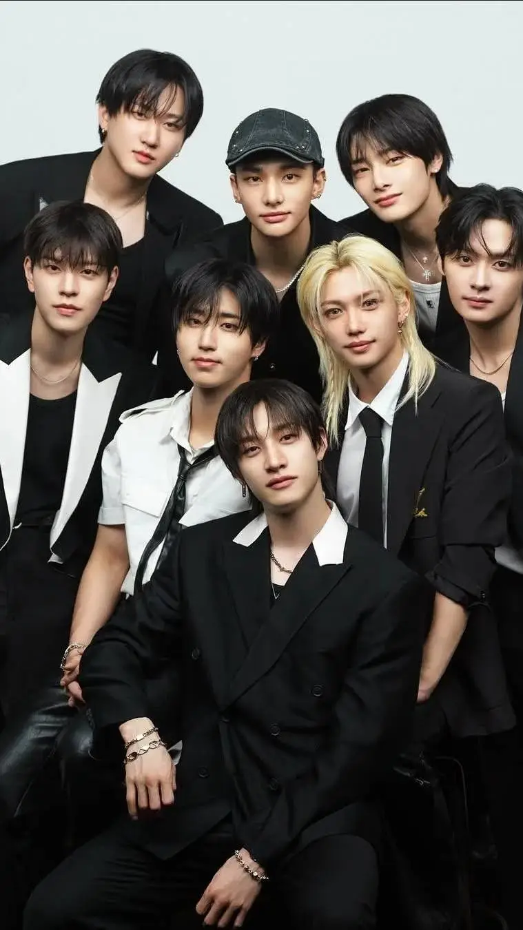 ai character: ☆STRAY KIDS☆ background