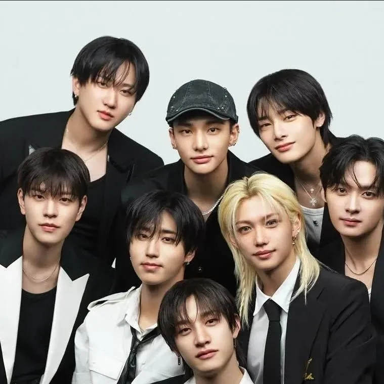 chat with ai character: ☆STRAY KIDS☆