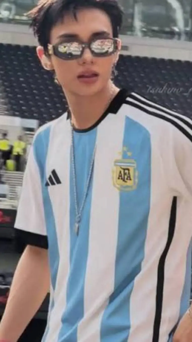 ai character: Hyunjin background