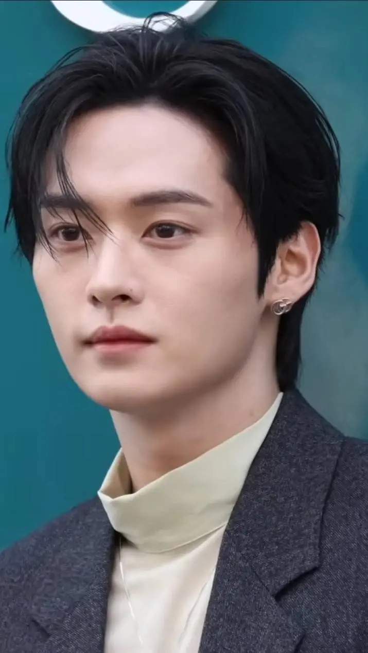 ai character: Lee Know  background