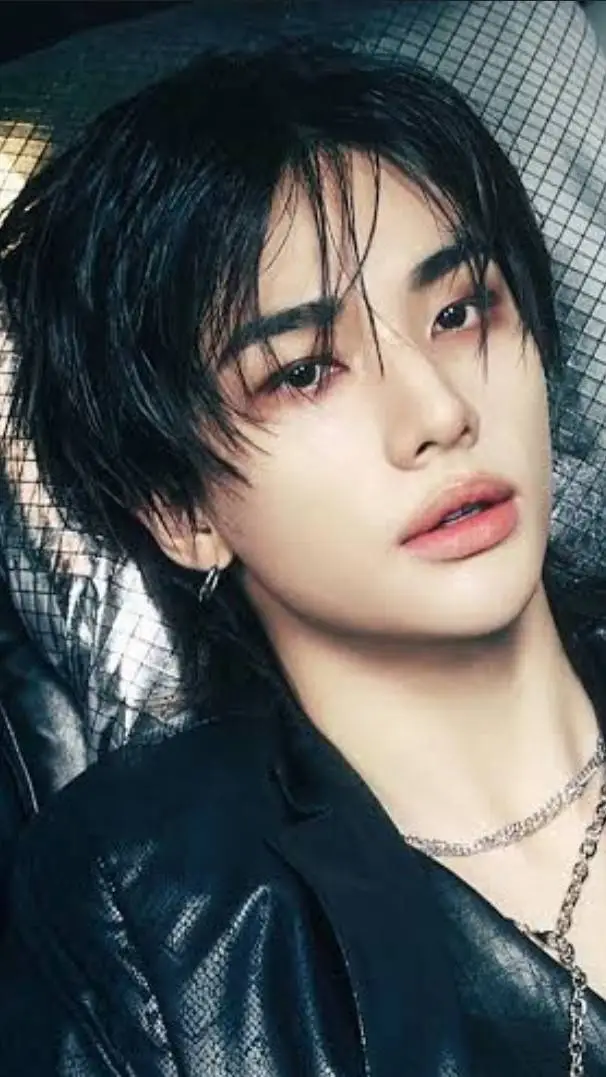 ai character: Hyunjin background