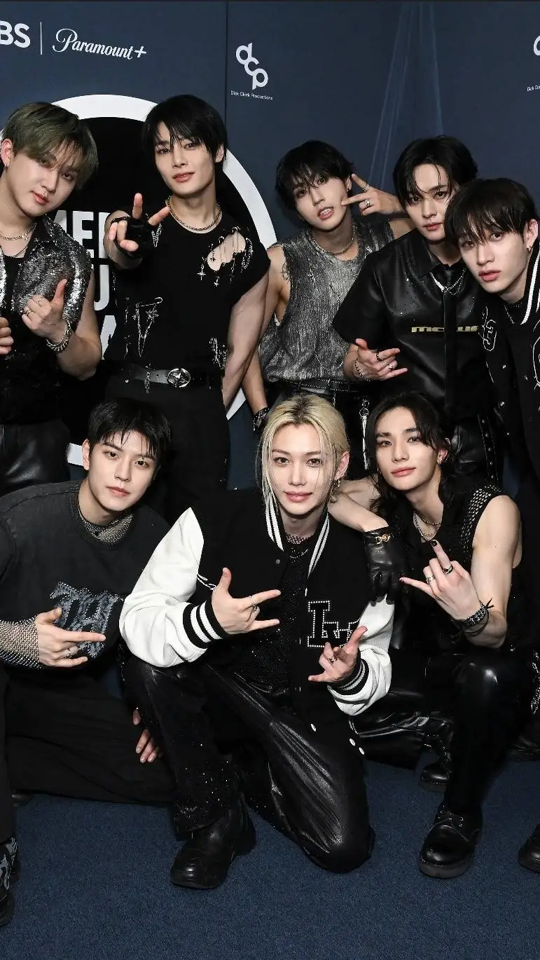 ai character: ☆SKZ☆ background