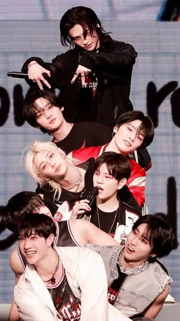 ai character: SKZ, T/N Y PICK ME background