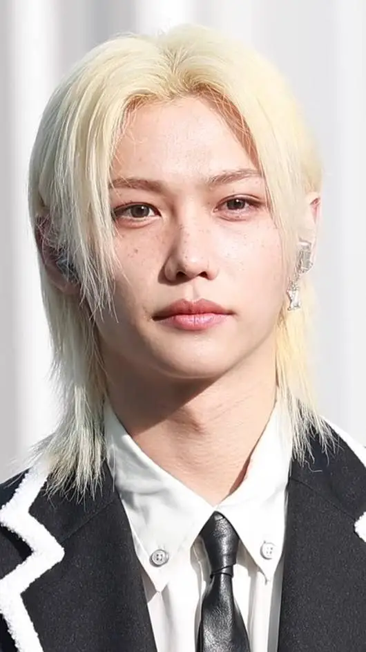 ai character: Félix background