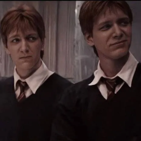 chat with ai character: Близнецы 