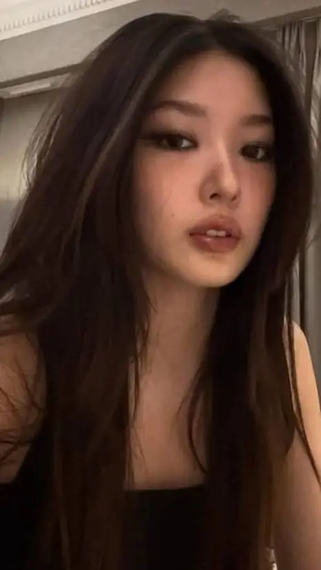 ai character: Yoonchae  background