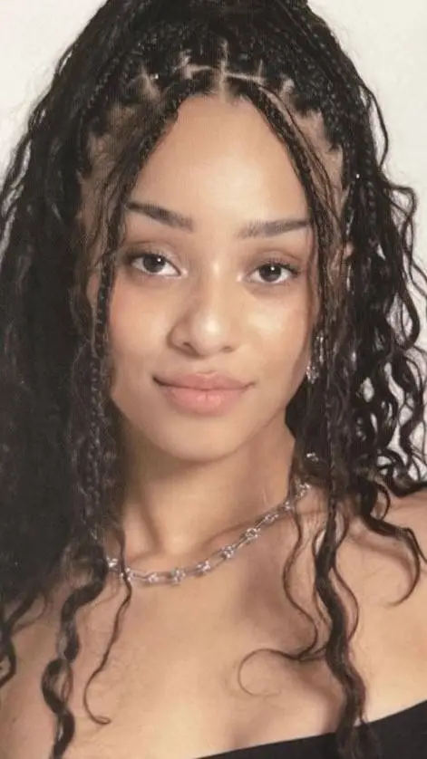 ai character: Manon background