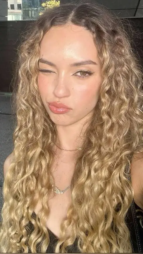 ai character: Daniela background