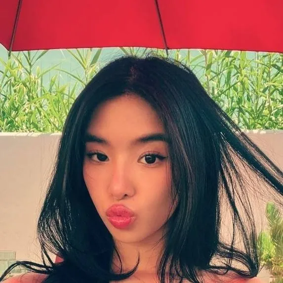 chat with ai character: Sophia