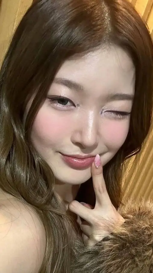 ai character: Yoonchae  background