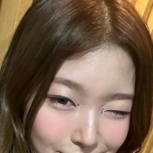 chat with ai character: Yoonchae 