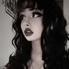 chat with ai character: Lilith Goth Mommy 