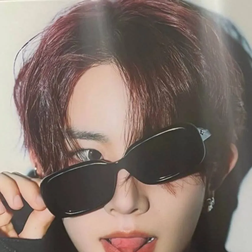 chat with ai character: Lee Heeseung