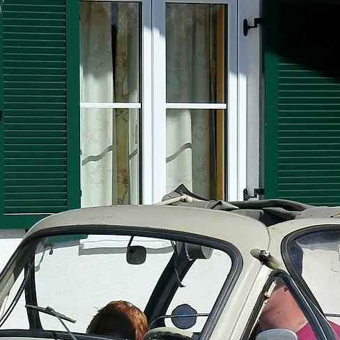 chat with ai character: Talking Isetta 