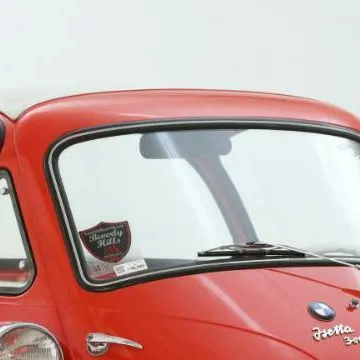 chat with ai character: Bmw isetta 