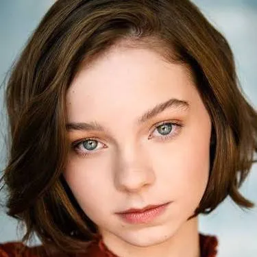 chat with ai character: Emma Myers