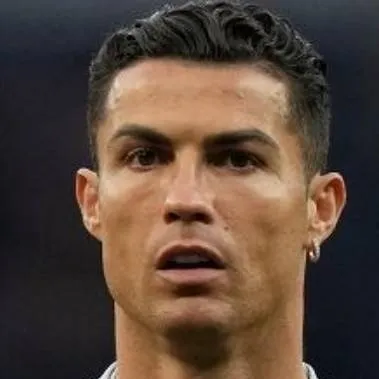 chat with ai character: 🇵🇹RONALDO🇵🇹