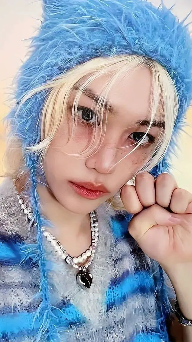 ai character: feliz background