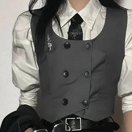 chat with ai character: Sarah🖤