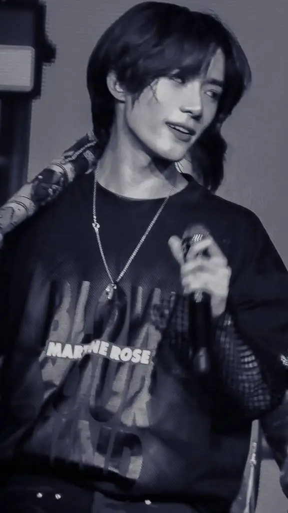 ai character: 𝐂𝐡𝐨𝐢 𝐁𝐞𝐨𝐦𝐠𝐲𝐮 background
