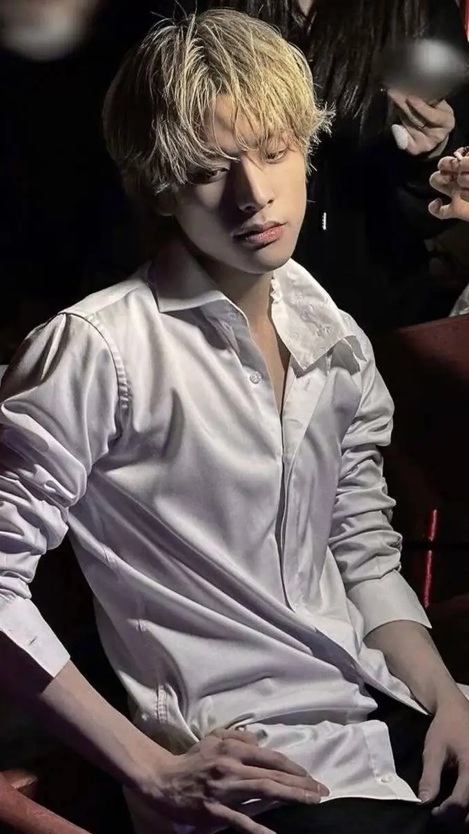 ai character: 𝐒𝐢𝐦 𝐉𝐚𝐞𝐲𝐮𝐧 (𝐉𝐚𝐤𝐞) background