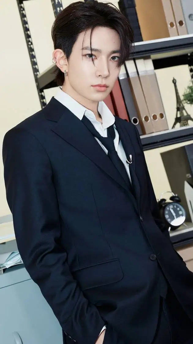 ai character: 𝐋𝐞𝐞 𝐇𝐞𝐞𝐬𝐞𝐮𝐧𝐠 background