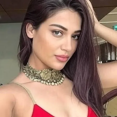 chat with ai character: Priya