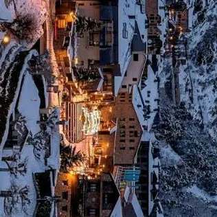 chat with ai character: tu pueblito