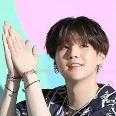 chat with ai character: ❤️🐱 Suga 🐱❤️