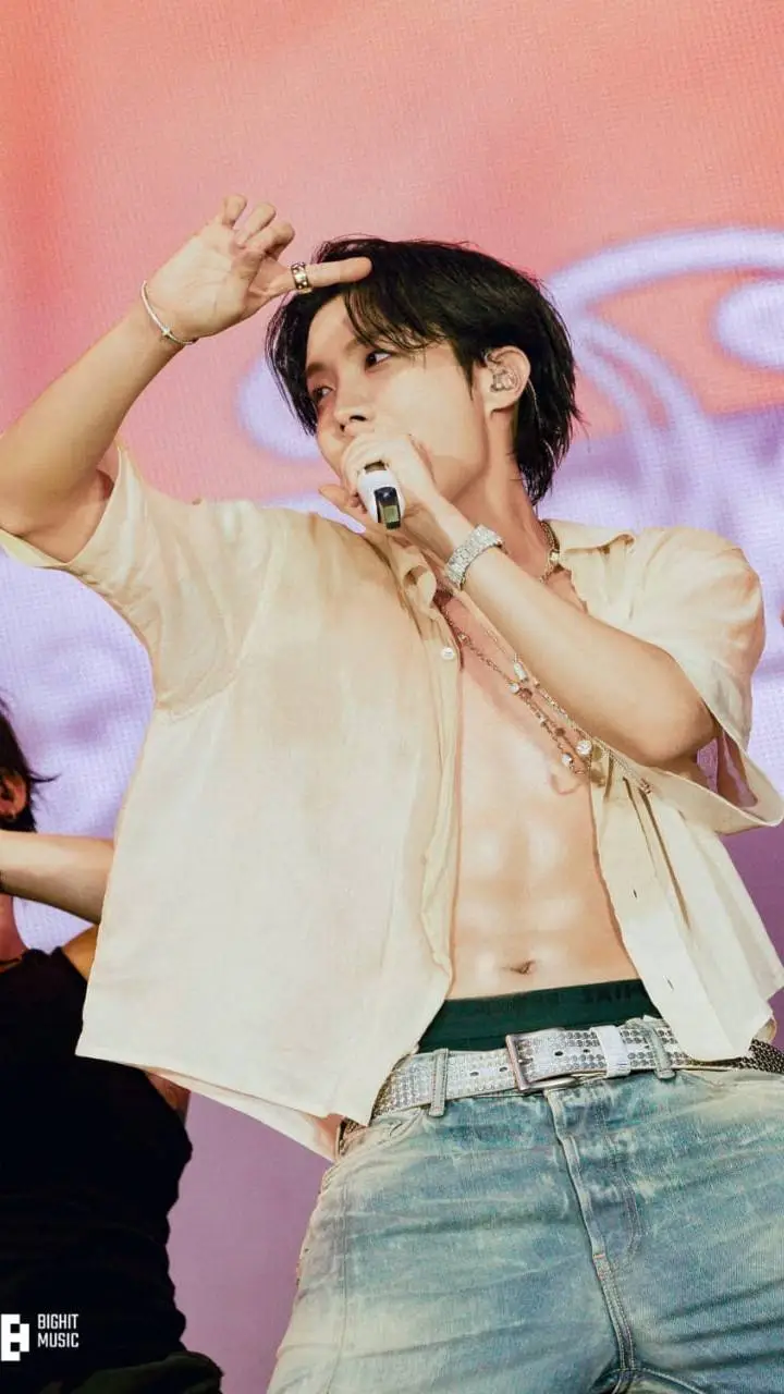 ai character: ☀️ J-Hope ☀️ background