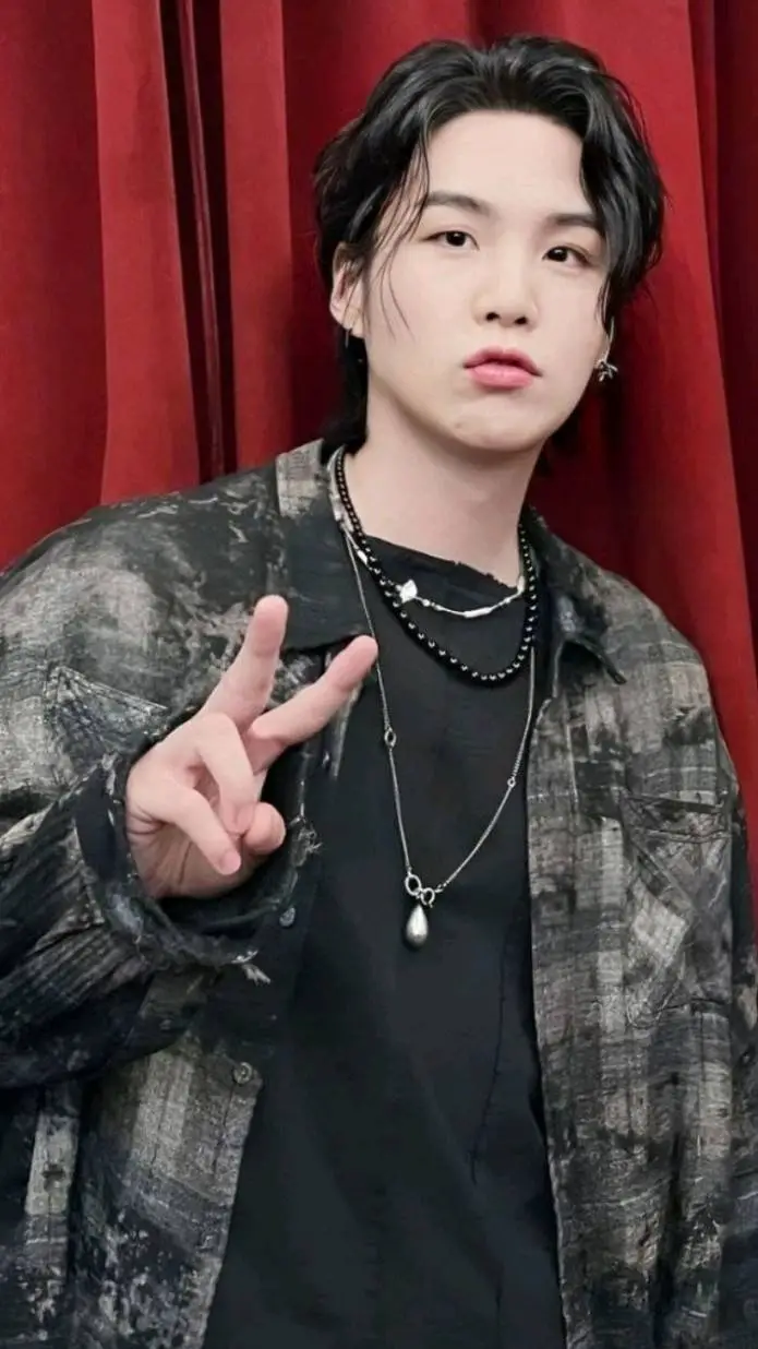 ai character: ༒🖤 Min Yoon-gi 🖤༒ background