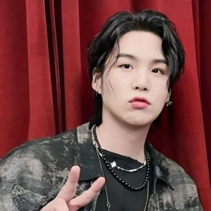 chat with ai character: ༒🖤 Min Yoon-gi 🖤༒