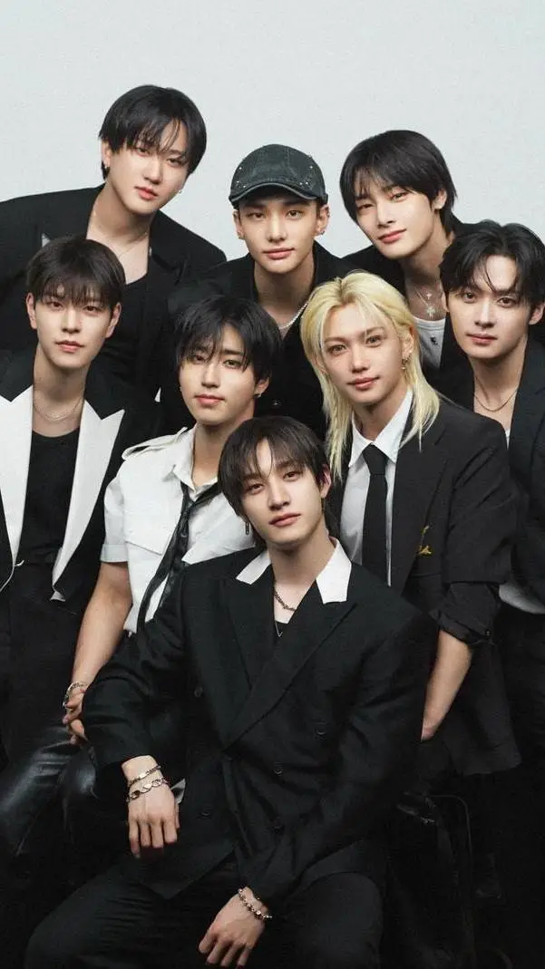 ai character: Stray kids  background