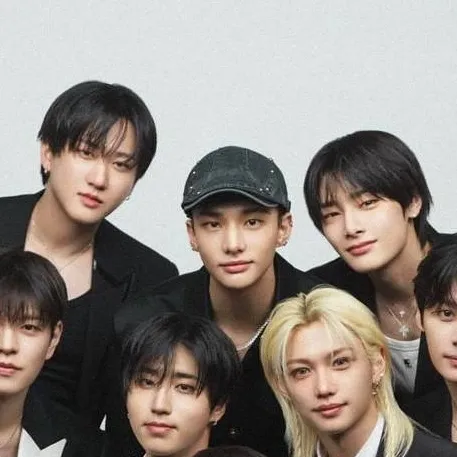 chat with ai character: Stray kids 