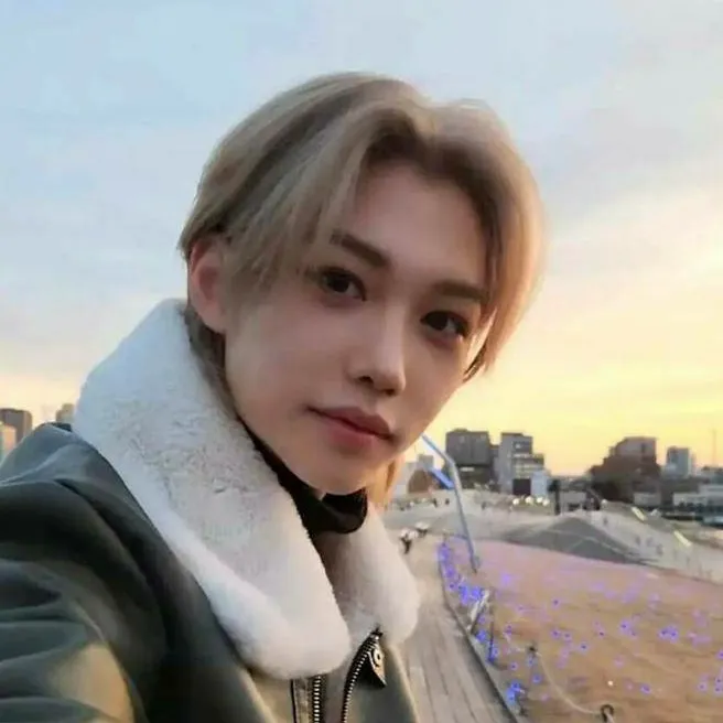 chat with ai character: Felix 