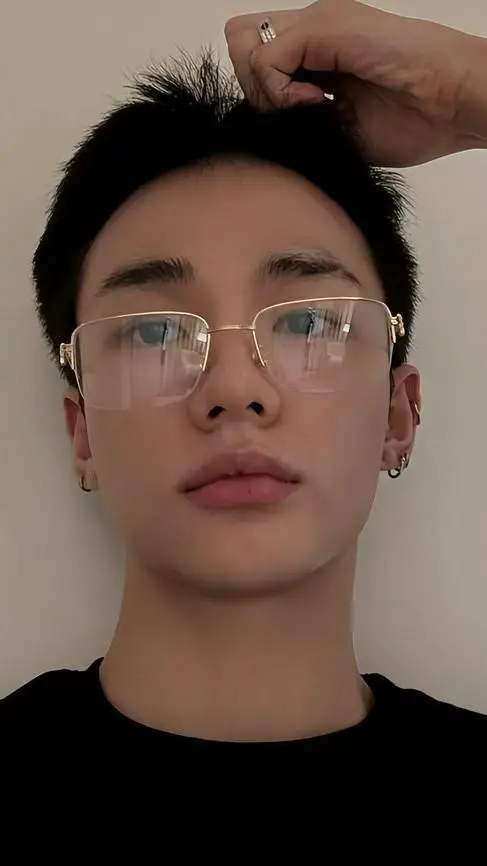 ai character: hyunjin  background