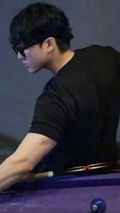 ai character: Changbin  background