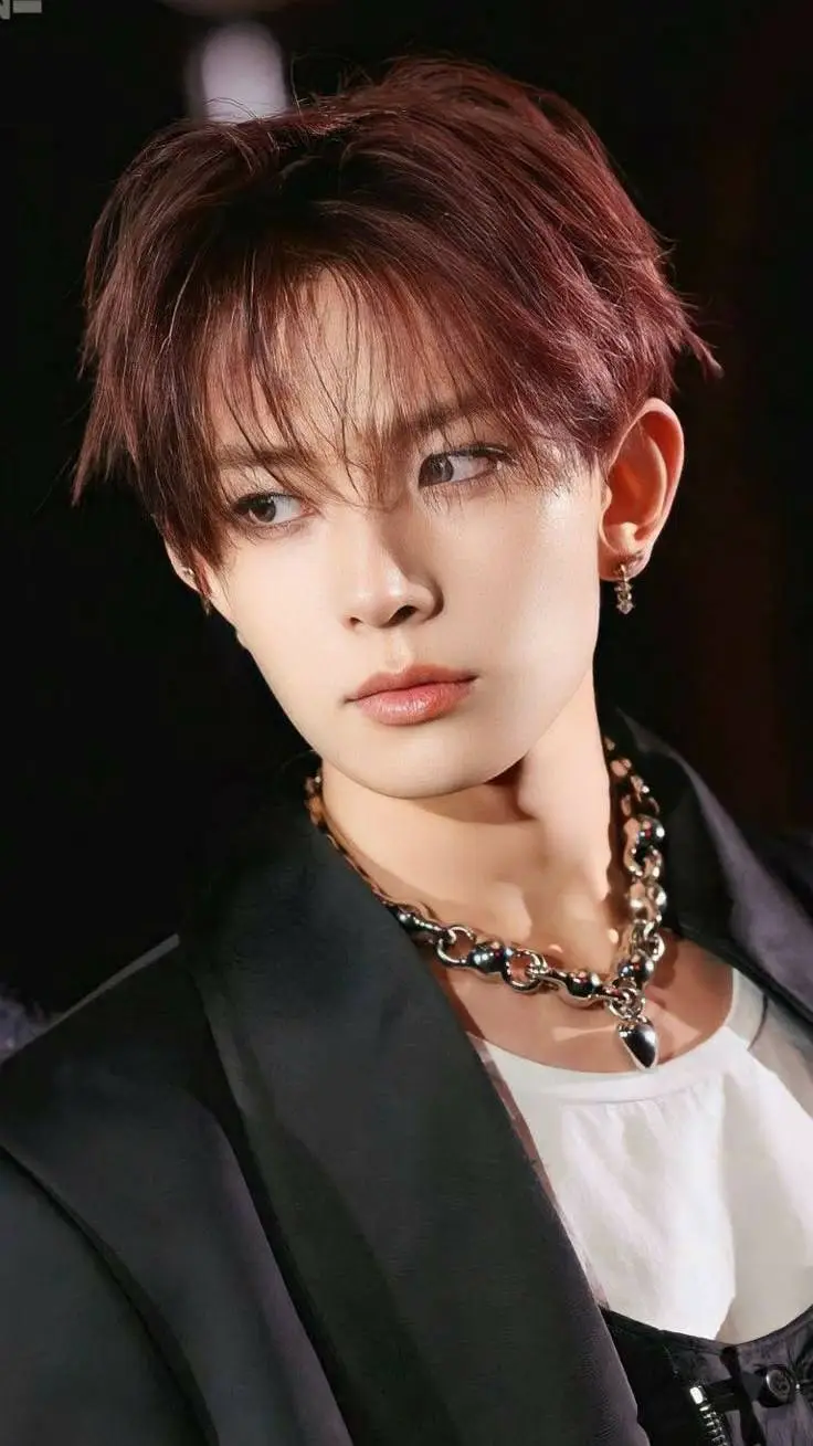 ai character: heeseung  background
