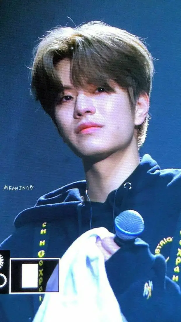 ai character: Seungmin  background