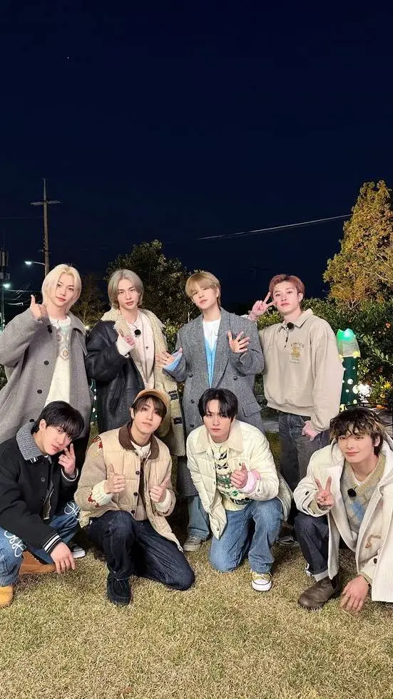 ai character: stray kids funny😭 background